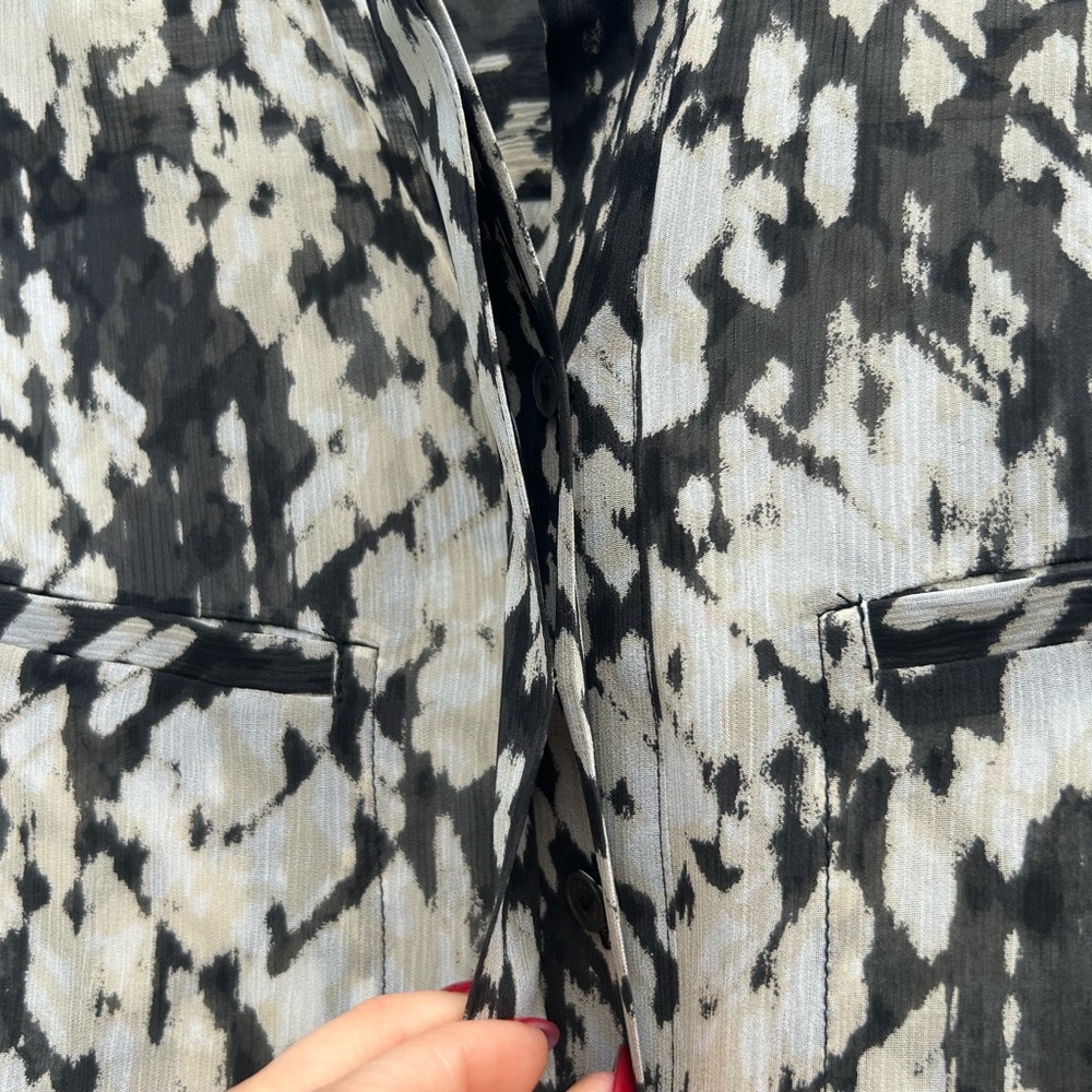 Vince Blouse Top 100% Silk Button Down Tunic Women Sz 2 Basket weave Print Sheer - Picture 7 of 14